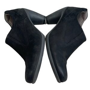 🎉HP🎉 Ecco Sculpted Black Nubuck Heeled Zipped Bootie Women’s Size 40